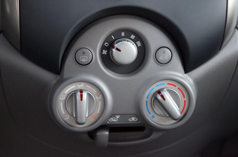 Nissan Versa 2012 года  (фото 13 из 111)